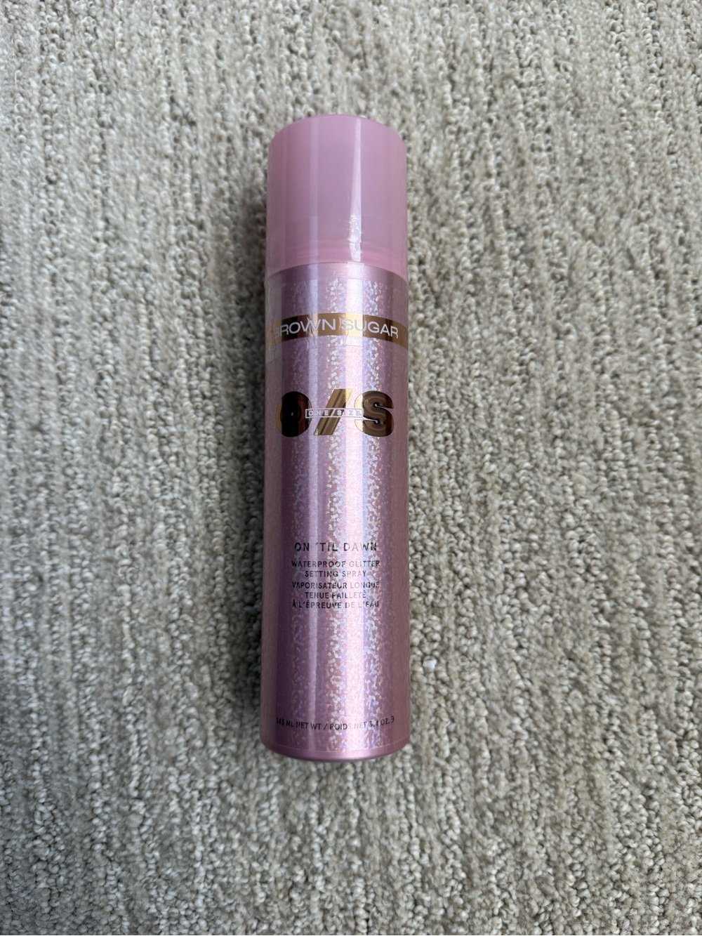 One size setting spray in brown sugar